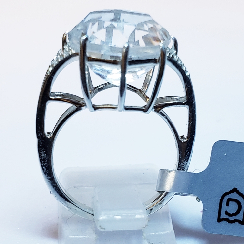 Efflorescence Optic Quartz Ring - Picture 5 of 10